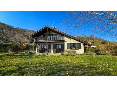 à saint-étienne-de-crossey  une maison où la nature s'invit