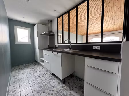 location appartement 2 pièces 53m2 la rochelle 17000 - 935 € - surface privée