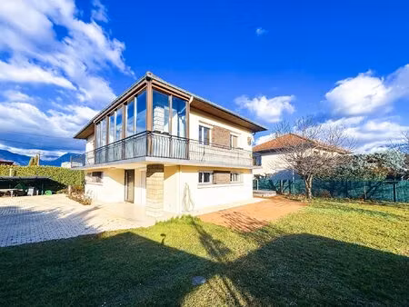 maison de 200 m² comprenant 3 chambres sur la commune d'echirol
