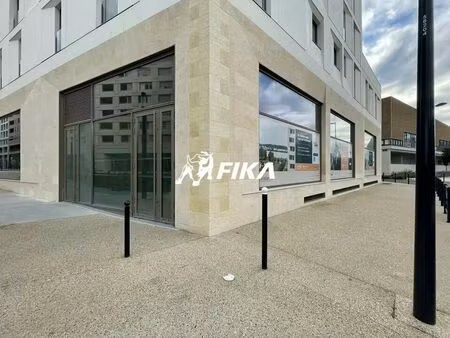 location commerce bordeaux 33800 402m²