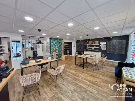 location local commercial 135m² pornic 44210