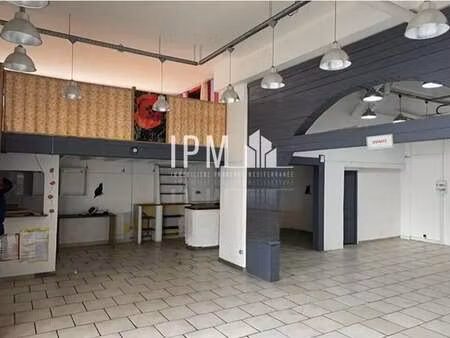 location commerce hyères 83400 148m²