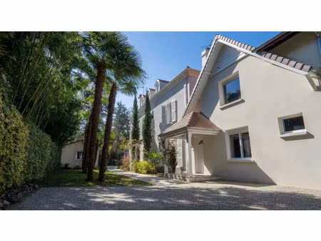 vente maison 10 pièces 383m2 pau 64000 - 1250000 € - surface privée