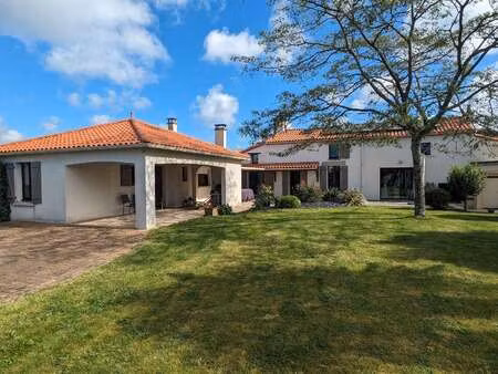 vente maison aux herbiers (85500) : à vendre / 160m² les herbiers