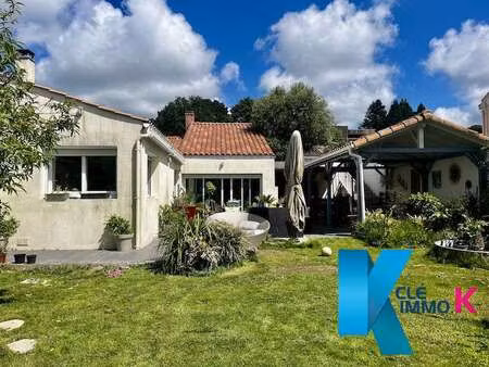 vente maison à poiroux (85440) : à vendre / 163m² poiroux