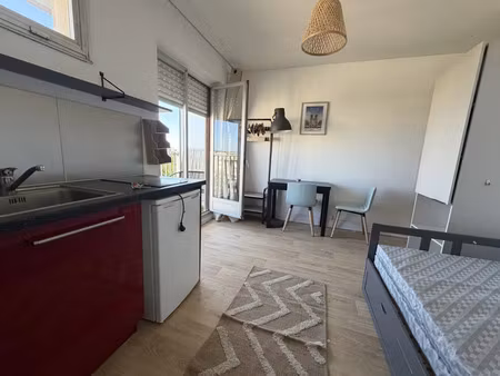 location appartement 1 pièces 19m2 reims 51100 - 451 € - surface privée
