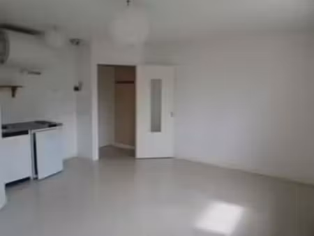 location appartement t1 à guingamp (22200) : à louer t1 / 22m² guingamp