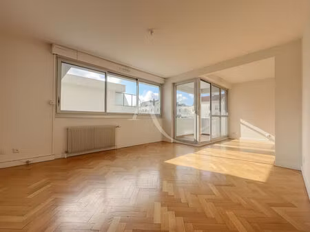 appartement t3/4 avec balcon au calme