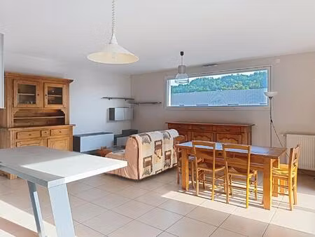 appartement loué meublé avec ascenseur et balcon
