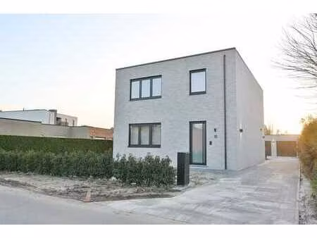 rustig gelegen nieuwbouw woning 3 slpk + garage(s)