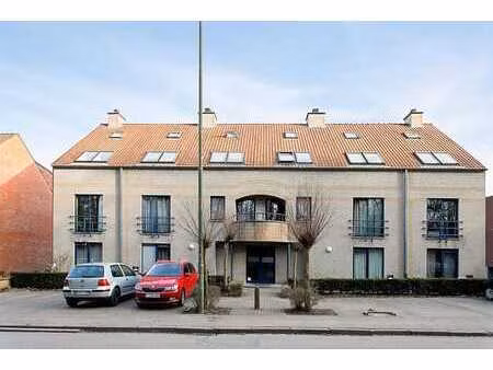 studio rénové avec terrasse - peb b