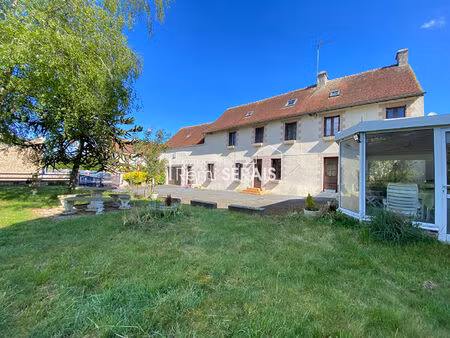 belle maison familiale avec verger et espaces de vie chaleureux à proximité des commerces