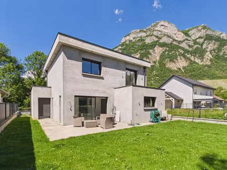 vente maison 4 pièces 137 m² à porte-de-savoie (73800)  420 000 €