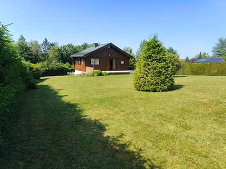 chalet 2ch avec grand jardin à somme-leuze noiseux