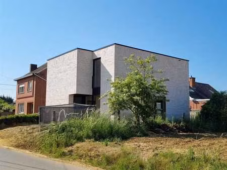 prachtig  volledig afgewerkte nieuwbouw woning. rustige ligg