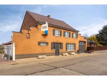 maison de caractère avec dépendances sur 16a à waanrode