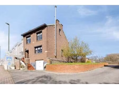 maison à rénover (3 façades) sur 8a22 à pellenberg.