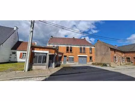 maison d'habitation et de commerce  avec 4 chambres
