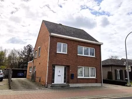 ruime woning met 3 ruime slaapkamers en bureau  grote zolder