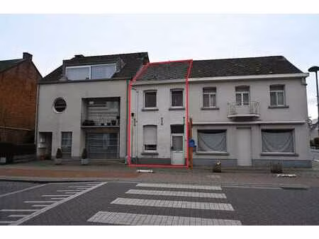 te renoveren woning met potentieel op centrale ligging te he