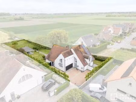 villa moderne avec vue dégagée sur les champs à knokke-heist