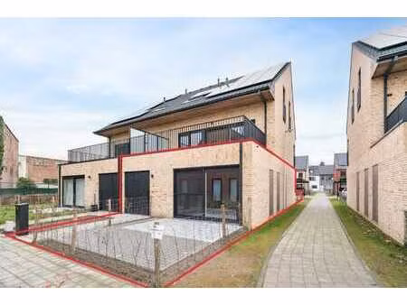 prachtige gelijkvloerse stapelwoning met carport!