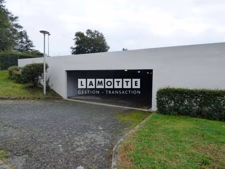 location garage box et parking meublé à vannes (56000) : à louer meublé / 15m² vannes