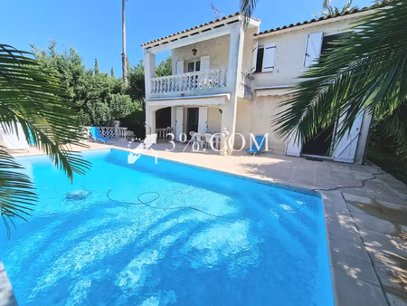 villa familiale avec vue dégagée aux golfs