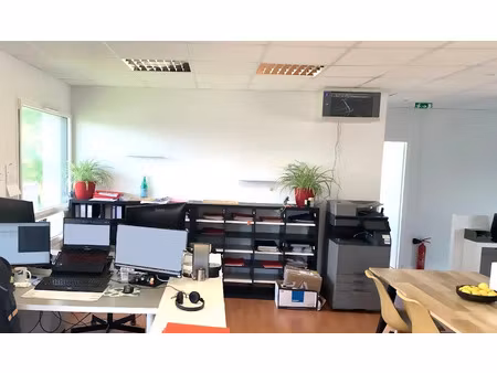 location locaux professionnels 5 pièces 78 m² à vannes (56000)  nan €