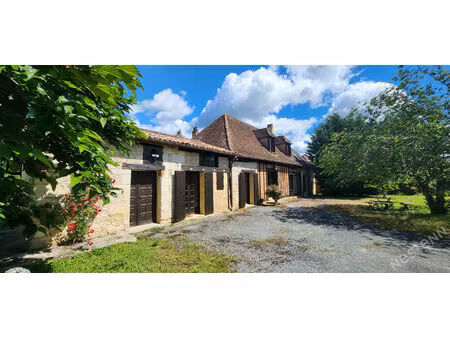 authentique longère familiale avec piscine et grands volumes !