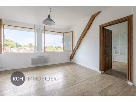 montfort-l'amaury - duplex de 82 87m2 en plein coeur du centre historique