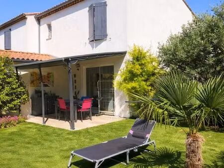 villa mitoyenne avec piscine
