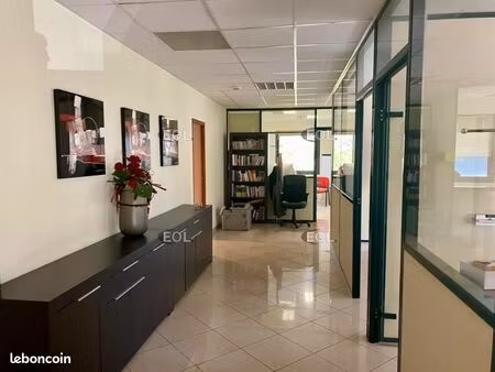 bureaux 109 m²