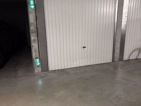 garage/box fermé 13m2 proche lyon 7ème