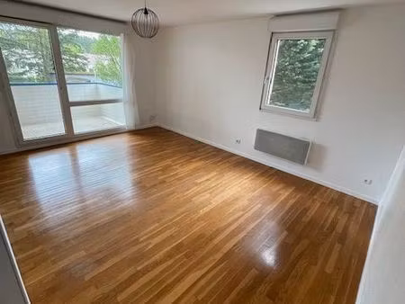 t2 (55m2) + garage - proche st just