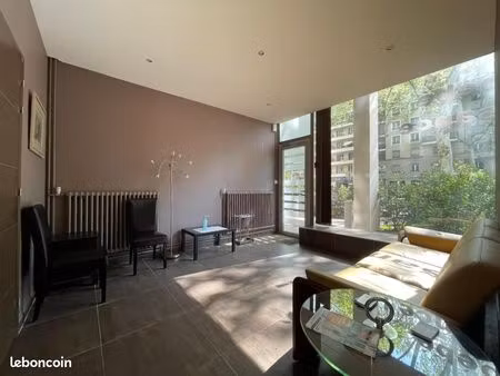 commerce 57 m²