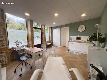 cabinet médical/paramédical à sain-bel (69210) – 1 bureaux
