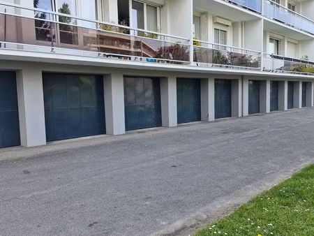 garage box fermé chauffé électrifié