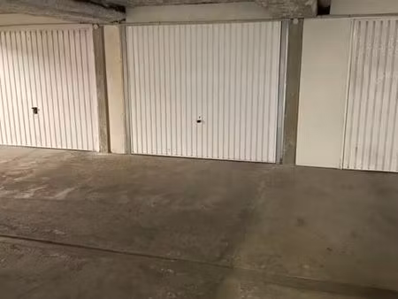 loue garage 16.8 m²