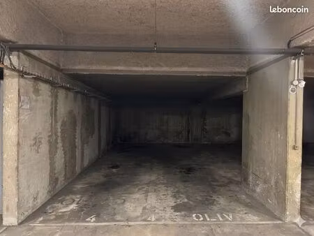 vente 4 places de stationnements