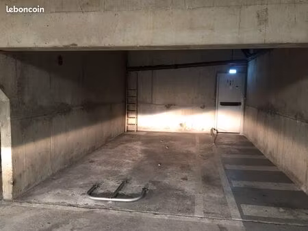 place parking : 120 / paris 75011 - 147 rue oberkampf
