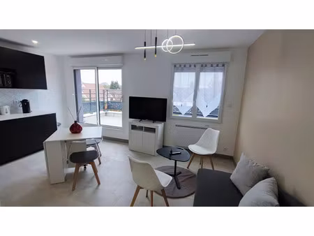 location meublée appartement 3 pièces 46 m² à liverdy-en-brie (77220)  1 075 €