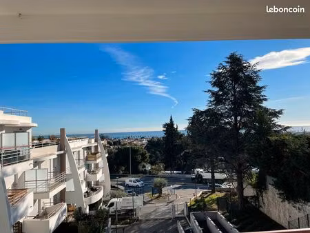 3 pièces vue mer