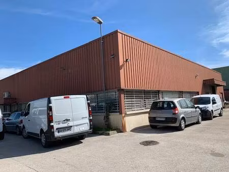 location entrepôt aubagne 13400 700m²
