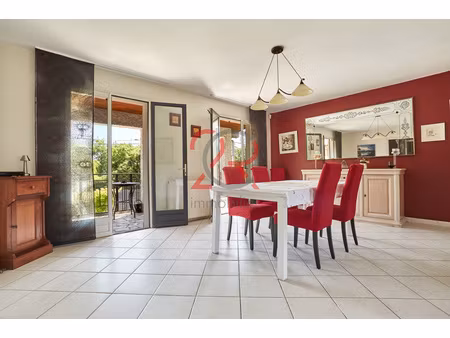 maison familiale de 197m2 sur une parcelle totale de 691m2.