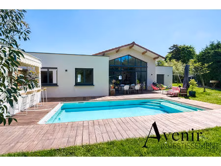 maison contemporaine de plain pied avec piscine