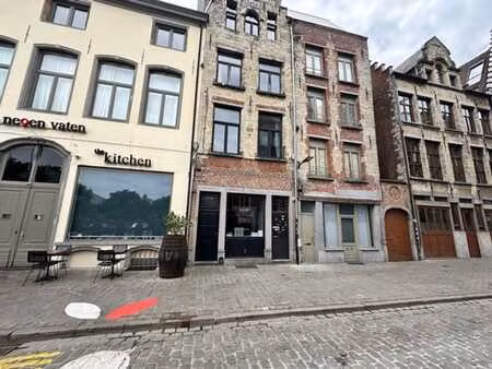 établissement horeca avec terrasse