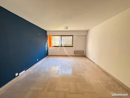 local 57 m² nice
