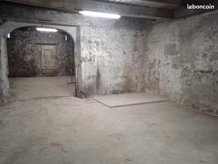 pierrefeu loue entrepôt