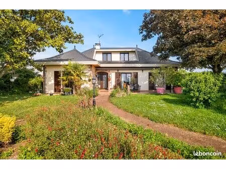 maison 8 pièces 153 m²